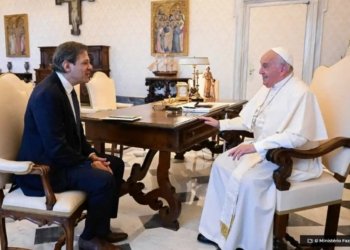 haddad-presenteia-papa-francisco-com-cuia-de-chimarrao