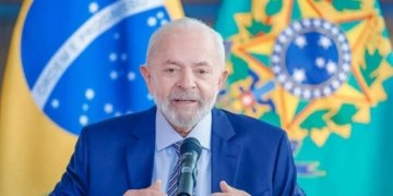 vitoria-de-kamala-harris-e-mais-segura-para-a-democracia,-diz-lula